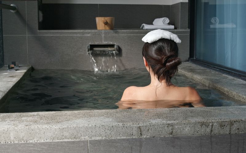 Onsen là dịch vụ spa truyền thống nổi tiếng tại Nhật Bản  