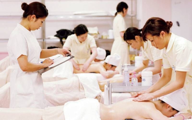 Mức lương trung bình và chế độ đãi ngộ trong ngành spa tại Nhật khá hấp dẫn 