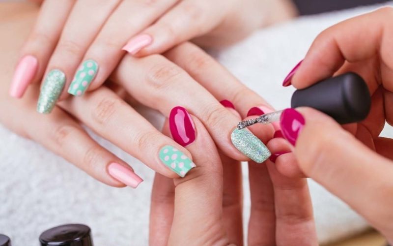 Vị trí địa lý là yếu tố ảnh hưởng lớn đến thu nhập của thợ làm nail 