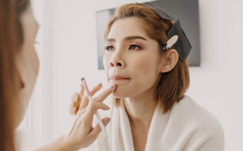 Thời lượng chương trình học makeup chuyên nghiệp phải đảm bảo trang bị đủ kiến thức 