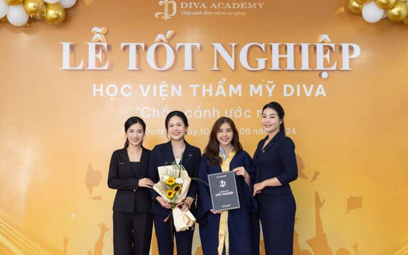 Giảng viên là yếu tố ảnh hưởng đến mức phí của khóa học trang điểm chuyên nghiệp