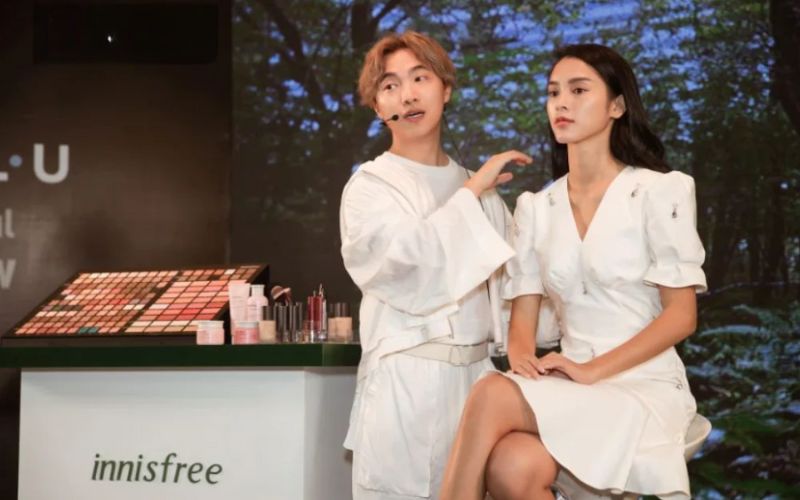 Hiwon nổi tiếng với khóa trang điểm Hàn Quốc “no makeup makeup”