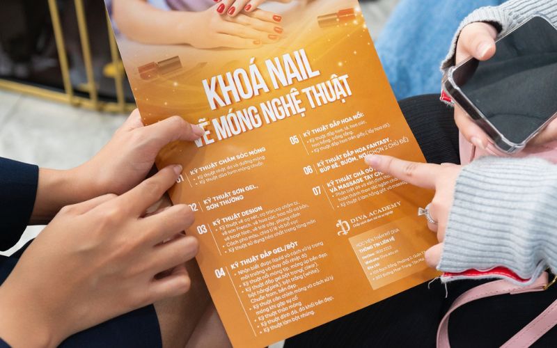 Khóa học nail chuyên nghiệp thường có giá hợp lý và thời gian học dưới 6 tháng 