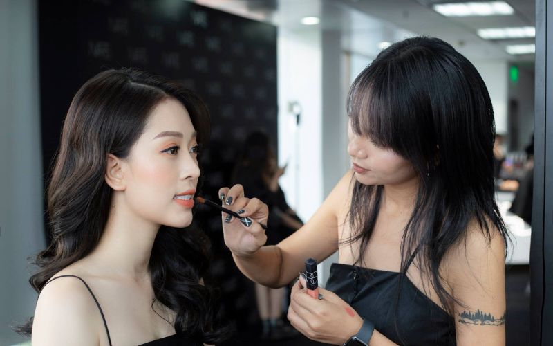 DIVA Academy có lớp học trang điểm Hàn Quốc nội dung bài bản 