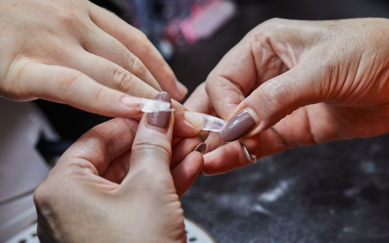 Thu nhập thợ nail có sự khác biệt đáng kể giữa các tỉnh bang ở Canada