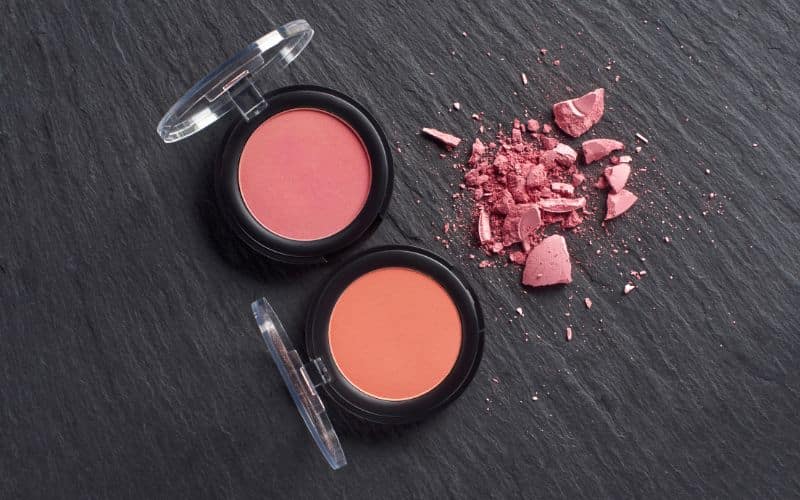 Má hồng là sản phẩm makeup tạo hiệu ứng ửng hồng, tự nhiên ở phần gò má