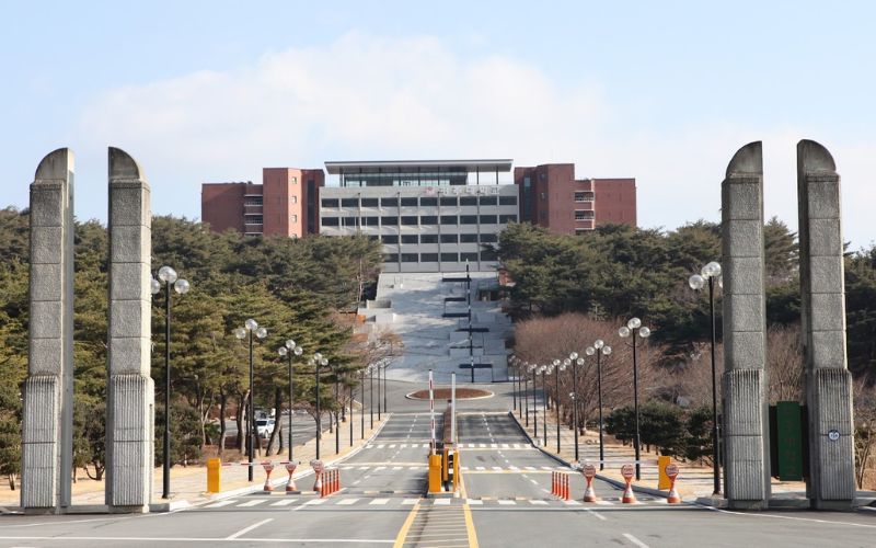 Gyeongju University có vị trí thuận lợi cho việc học nail và thực tập 