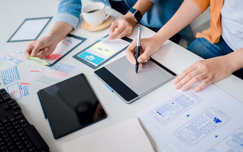 Nhân viên Marketing nội dung cần cả kỹ năng phân tích sâu và giao tiếp hiệu quả