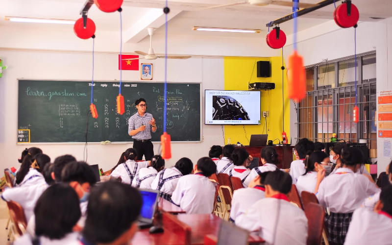 Kỹ năng giao tiếp giỏi giúp bạn dễ dàng truyền tải kiến thức cho học sinh