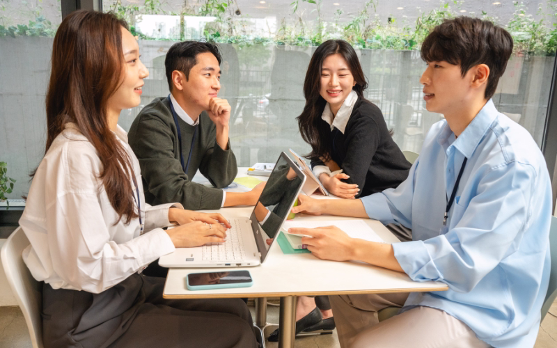 Xây dựng mạng lưới quan hệ là điều quan trọng trong quá trình phát triển sự nghiệp